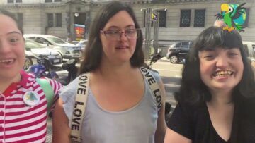 LOROS-PARLANTES-EN-CAMARA-DE-DIPUTADOS-ARMAMOS-EL-ARBOLITO-MURAL